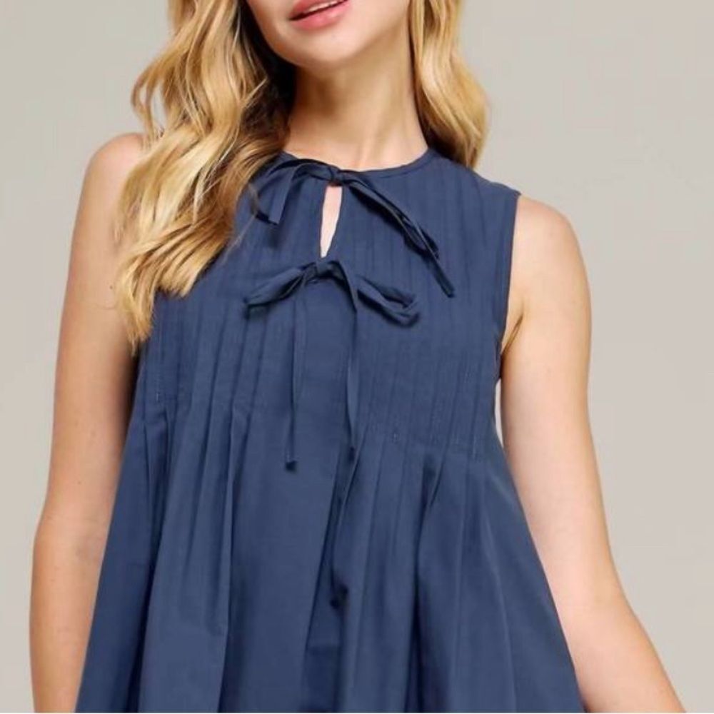 Strut & Bolt Navy Pintuck Linen Sleeveless Top Size Large